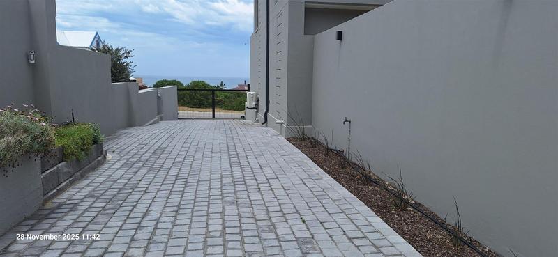 5 Bedroom Property for Sale in Outeniqua Strand Western Cape